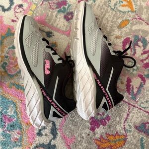 Fila Women's Gray Black Running Shoes with Pink Accents
